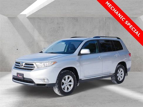 Used 2012 Toyota Highlander SE w/ Tow Pkg image 6