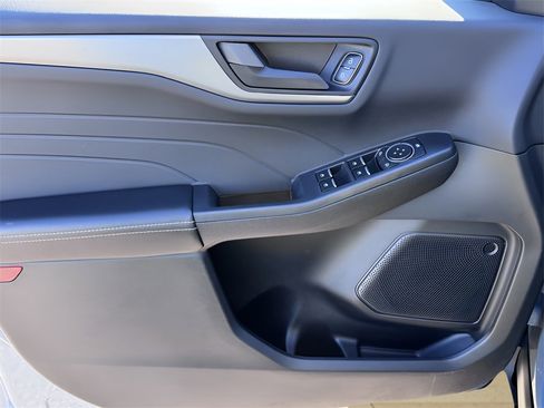 Used 2025 Ford Escape Active image 28