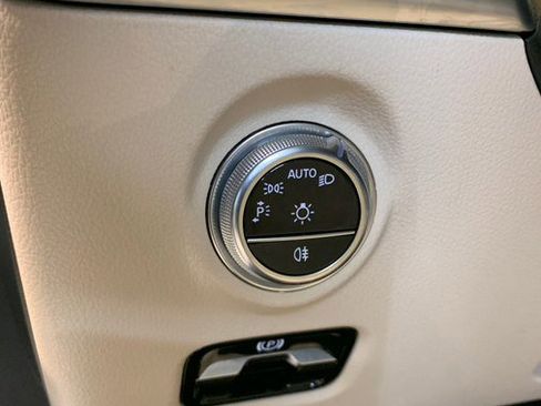 Used 2022 Mercedes-Benz C 300 4MATIC Sedan image 19