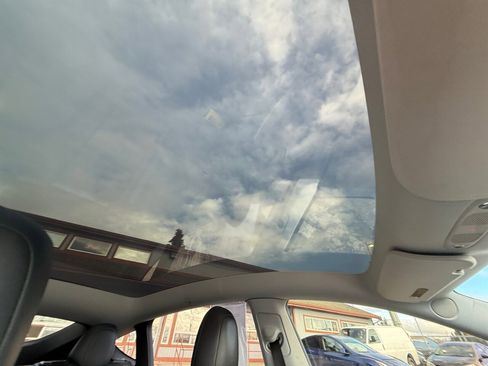 Used 2021 Tesla Model Y Long Range image 18