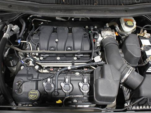 Used 2018 Ford Explorer XLT w/ Equipment Group 202A image 24