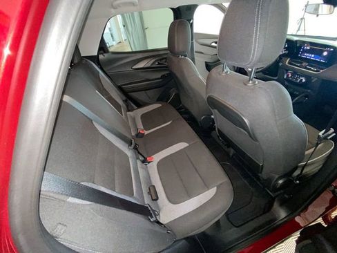 Used 2024 Chevrolet TrailBlazer LT w/ LT Cold Weather Package FWD image 32
