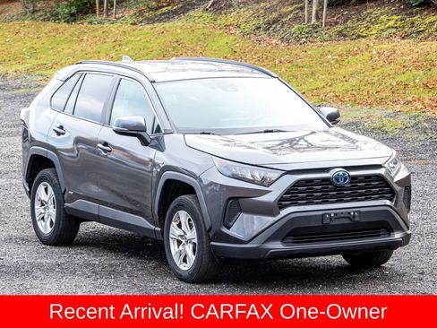 Used 2021 Toyota RAV4 LE image 12