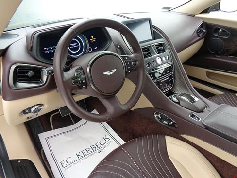 Used 2018 Aston Martin DB11 V12 image 26