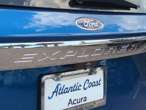 Used 2020 Ford Explorer XLT w/ Equipment Group 202A RWD image 13