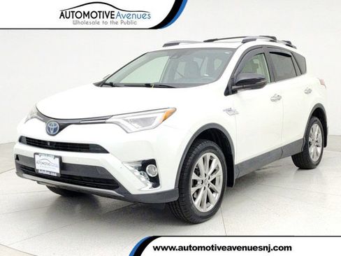 Used 2018 Toyota RAV4 Limited image 1