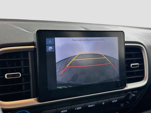 Used 2025 Hyundai Venue SEL FWD image 22