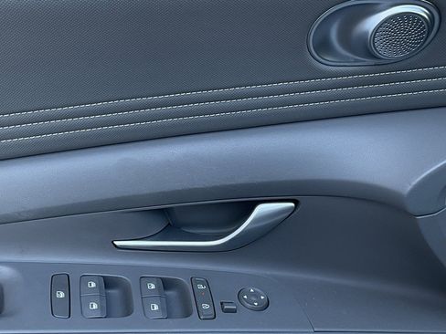 Used 2025 Hyundai Elantra SEL image 14