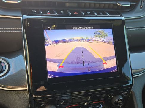 Used 2023 Jeep Grand Cherokee Altitude image 18