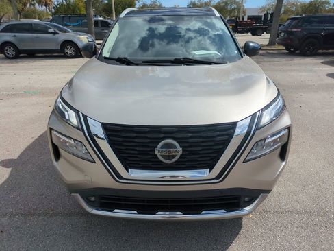 Used 2021 Nissan Rogue Platinum image 4