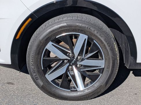 Used 2023 Kia Sorento S w/ Panoramic Sunroof Package image 10