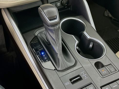 Used 2020 Toyota Highlander XLE image 24