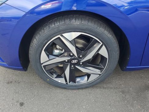 Used 2023 Hyundai Elantra SEL w/ Convenience Package image 4