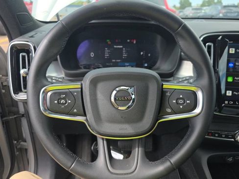 Used 2025 Volvo XC40 B5 Core AWD/4WD image 3