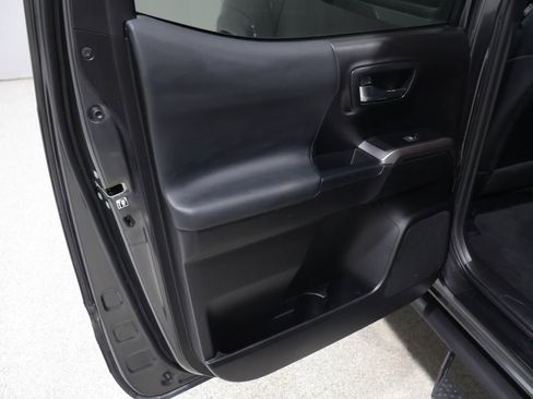 Used 2019 Toyota Tacoma Limited AWD/4WD image 20
