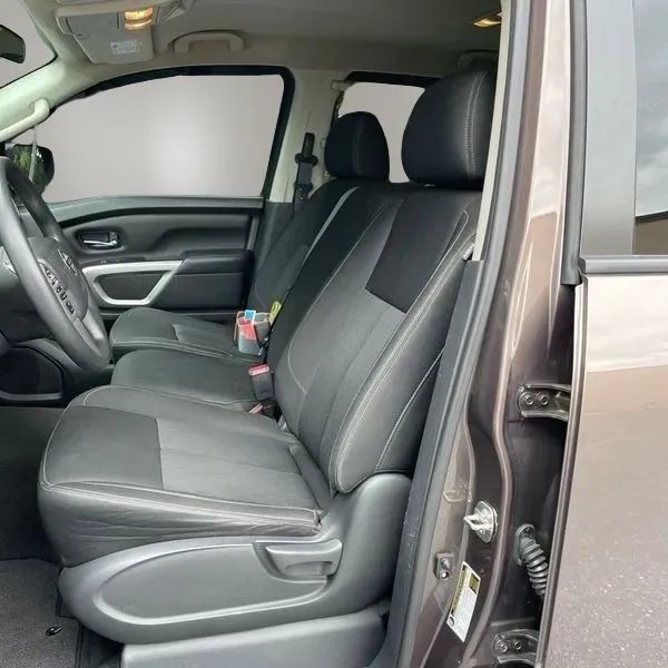 Used 2018 Nissan Titan SV AWD/4WD image 23