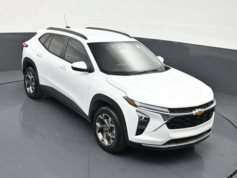Used 2024 Chevrolet Trax LT FWD image 15
