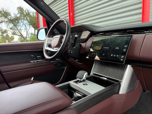 Used 2025 Land Rover Range Rover SE AWD/4WD image 31