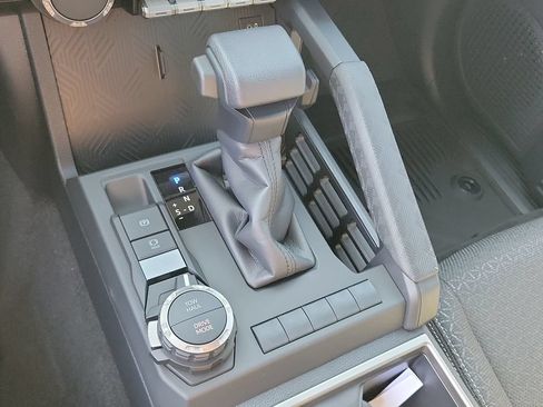 New 2026 Toyota 4Runner SR5 AWD/4WD image 18