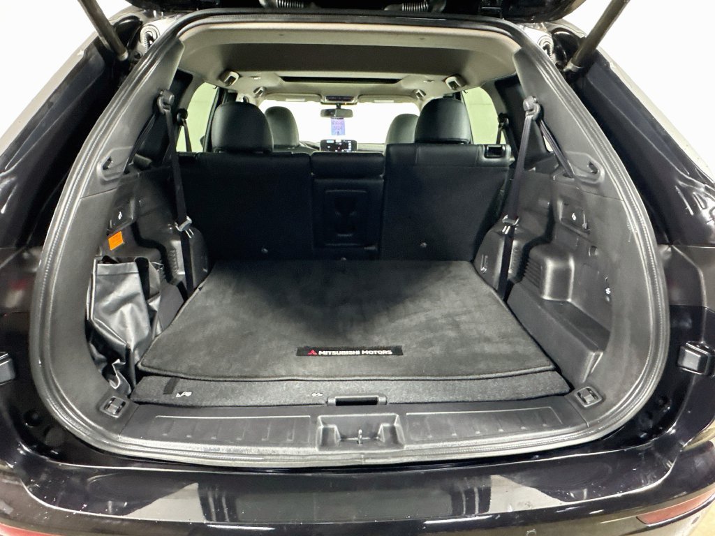 Used 2025 Mitsubishi Outlander 4WD Plug-In Hybrid image 32