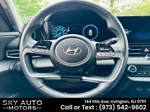 Used 2025 Hyundai Elantra SEL FWD image 11