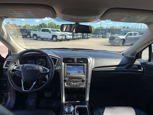 Used 2018 Ford Fusion SE w/ Equipment Group 201A FWD image 28