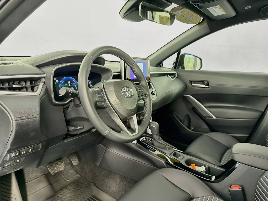 Used 2024 Toyota Corolla Cross AWD Hybrid w/ Convenience Package image 14