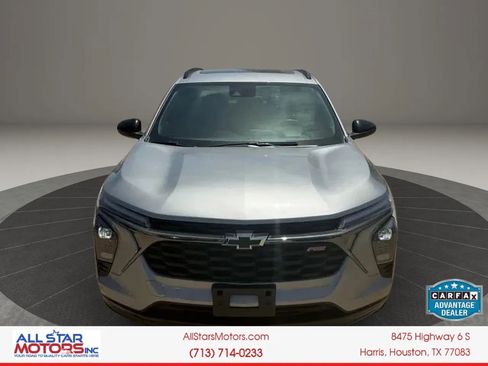 Used 2024 Chevrolet Trax RS w/ Sunroof Package FWD image 2