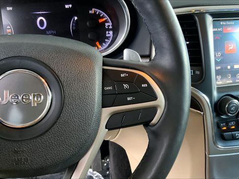 Used 2017 Jeep Grand Cherokee Limited AWD/4WD image 25