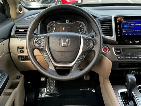 Used 2017 Honda Pilot EX image 5