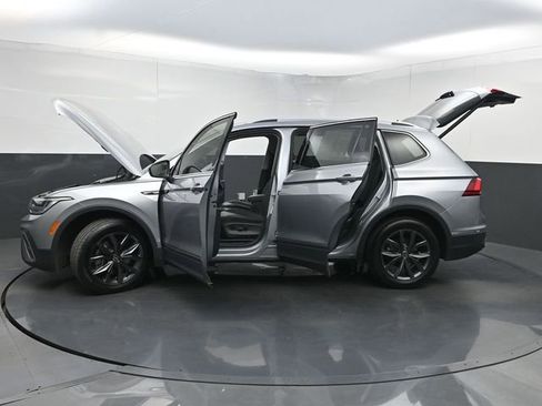 Used 2024 Volkswagen Tiguan SE FWD image 38