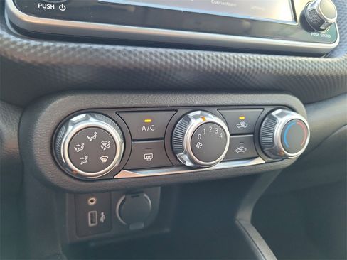 Used 2022 Nissan Kicks S image 11