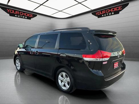 Used 2014 Toyota Sienna LE image 3