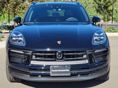 Used 2025 Porsche Macan Loaner image 10