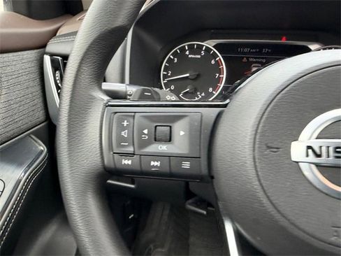 Used 2021 Nissan Rogue SV image 12