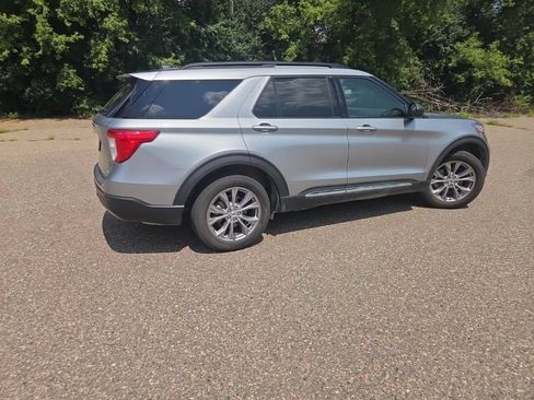 Used 2023 Ford Explorer XLT w/ Equipment Group 202A AWD/4WD image 16