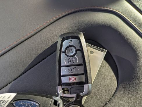 New 2025 Ford Expedition Active image 35