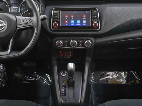 Used 2024 Nissan Kicks S image 15