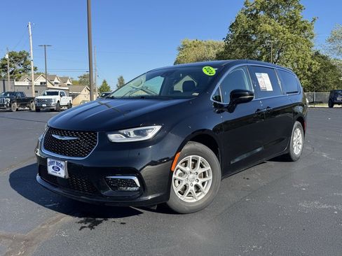 Used 2024 Chrysler Pacifica Touring-L image 22