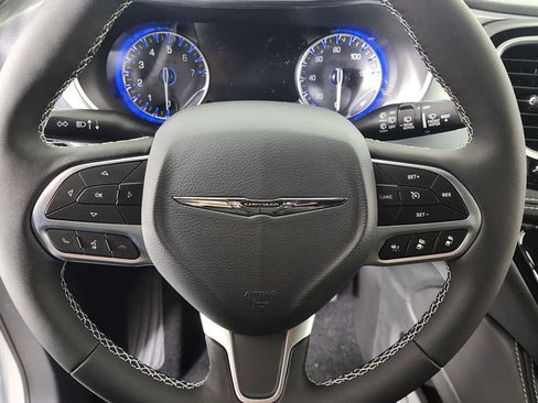 New 2026 Chrysler Pacifica Limited image 15