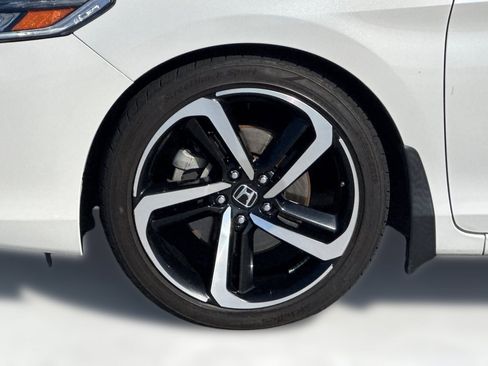 Used 2016 Honda Accord Touring image 12