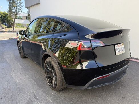Used 2022 Tesla Model Y Long Range AWD/4WD image 4