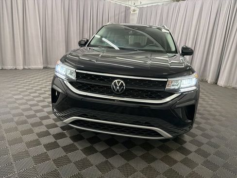 Used 2023 Volkswagen Taos SE AWD/4WD image 2