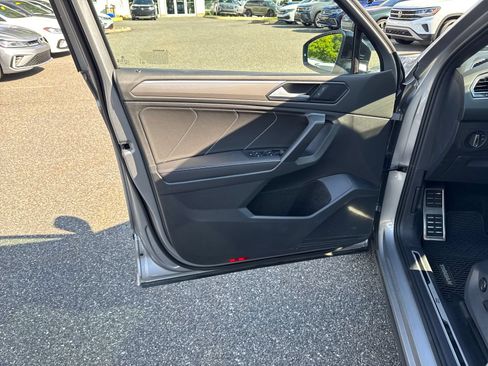 Certified 2023 Volkswagen Tiguan SE R-Line FWD image 14