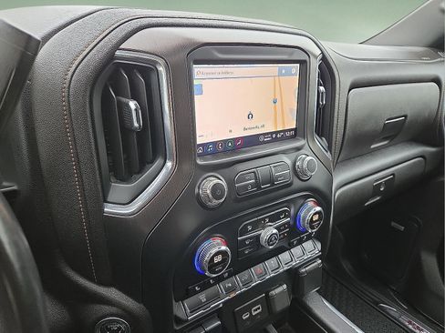 Used 2022 GMC Sierra 2500 AT4 w/ AT4 Preferred Package AWD/4WD image 16
