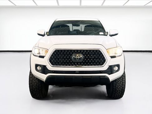 Used 2018 Toyota Tacoma TRD Off-Road w/ Technology Package AWD/4WD image 2