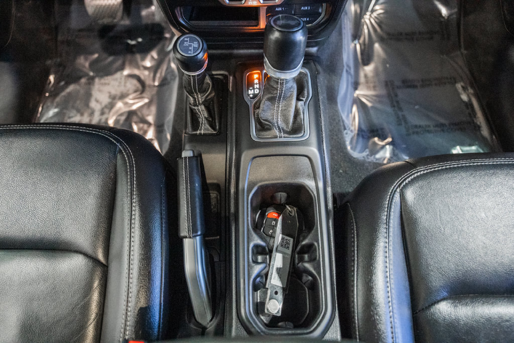 Used 2023 Jeep Wrangler Unlimited Sahara AWD/4WD image 18