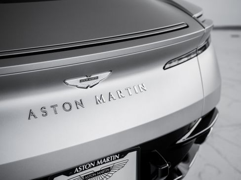 Used 2023 Aston Martin DB11 Coupe image 6