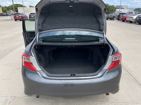 Used 2014 Toyota Camry SE w/ Leather Package FWD image 12