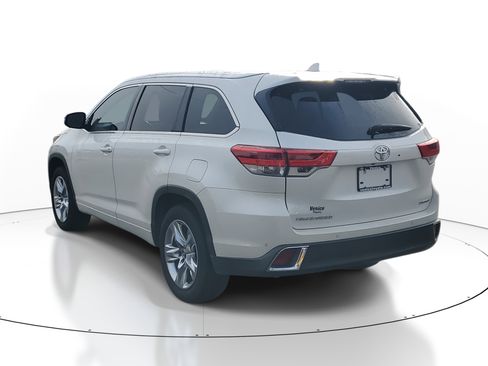 Used 2019 Toyota Highlander Limited image 3